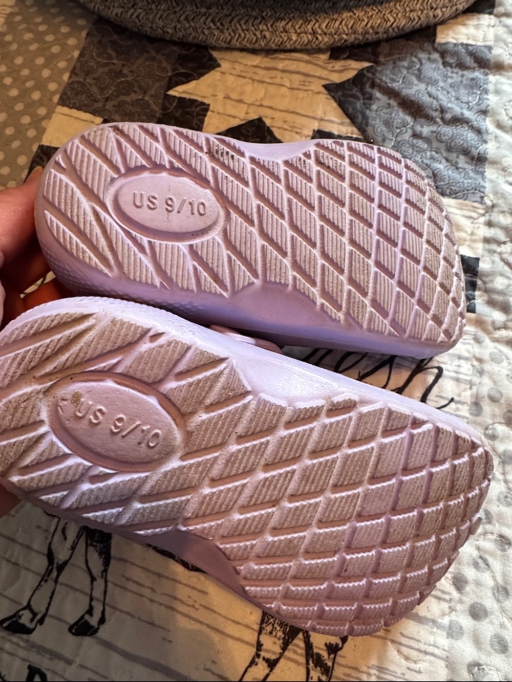 Minnie Mouse slip on shoes - Picture 4 of 4